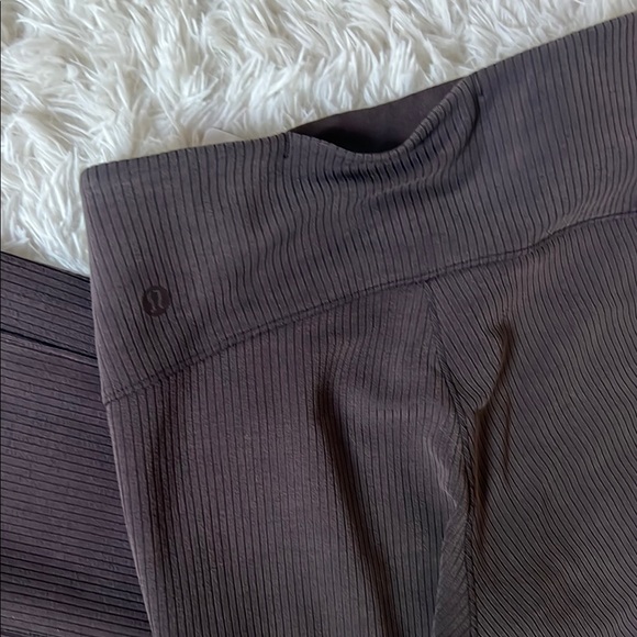 NWT LULULEMON RIBBED SOFTSTREME FLARED PANT - Size 2 - Espresso - Picture 4 of 11